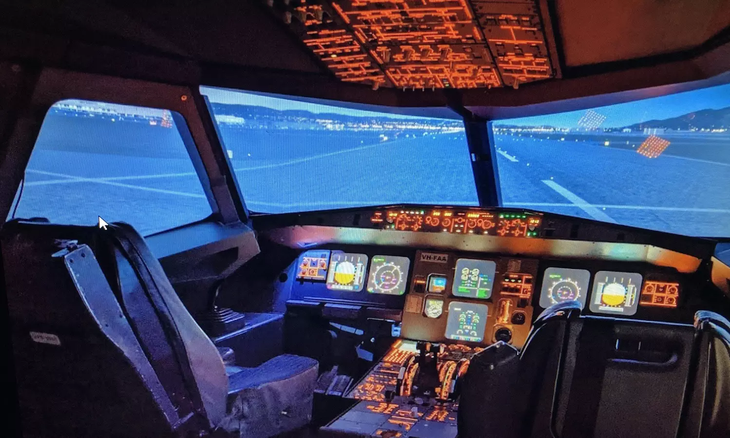 Fly an A320 Airbus in a 30 or 60-minute Simulator Session