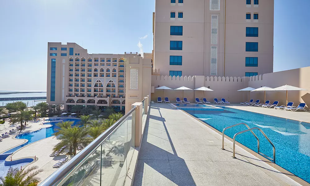 Fujairah: 5* One-Night Stay w/ Optional Breakfast and Dinner Buffet