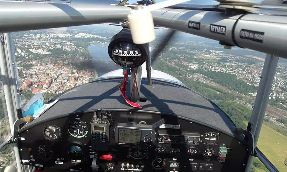 Niezapomniane przeżycie: lot z adrenaliną, szkolenie pilota i więcej