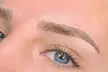 Perfekte, natürliche Augenbrauen: Microblading-Behandlung, optional mit  Touch-up für 1 Person (bis 25% sparen) - Image 2