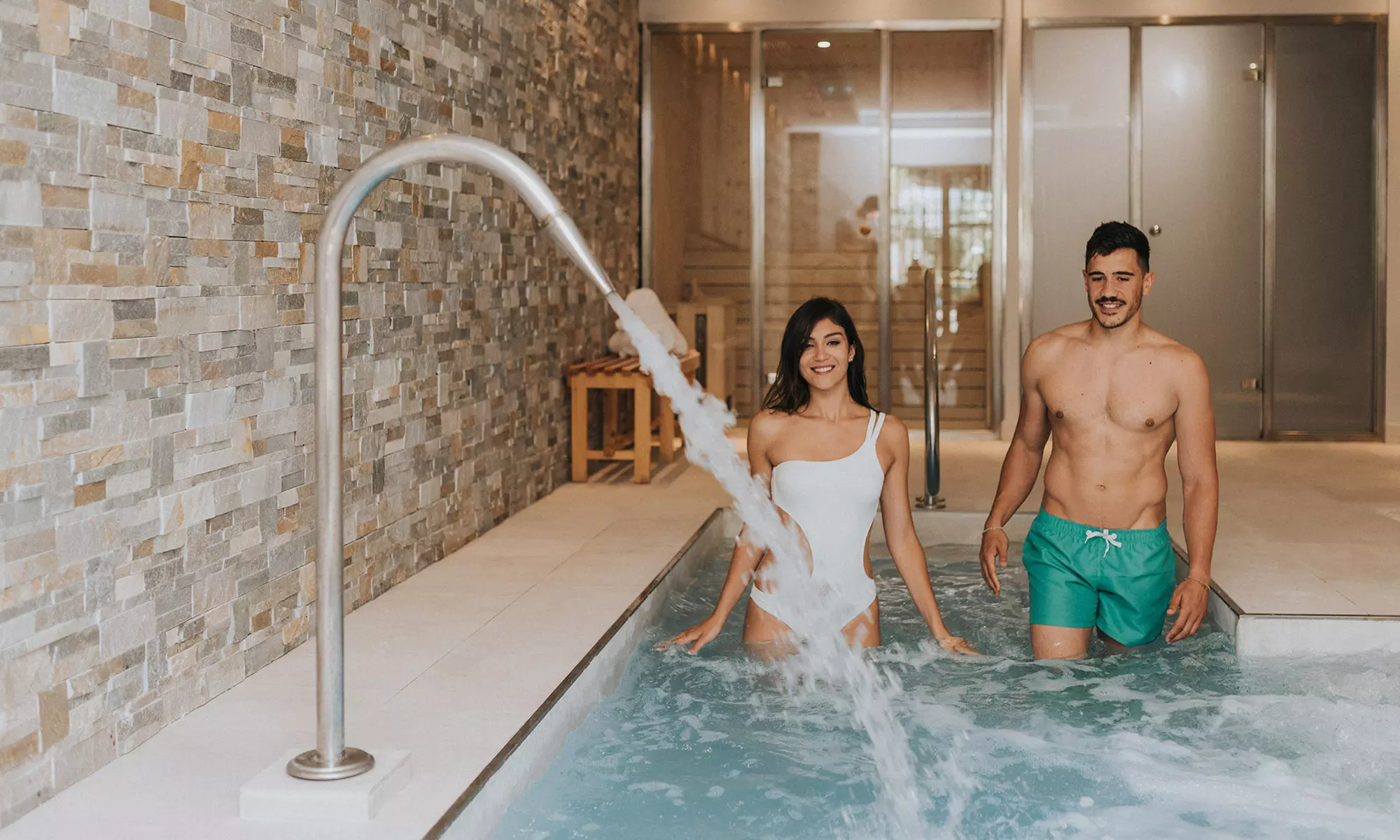 Circuito de spa privado con copa de cava y opción a drenaje linfático o masaje para 2, ahorra hasta un 47% - Primary Image