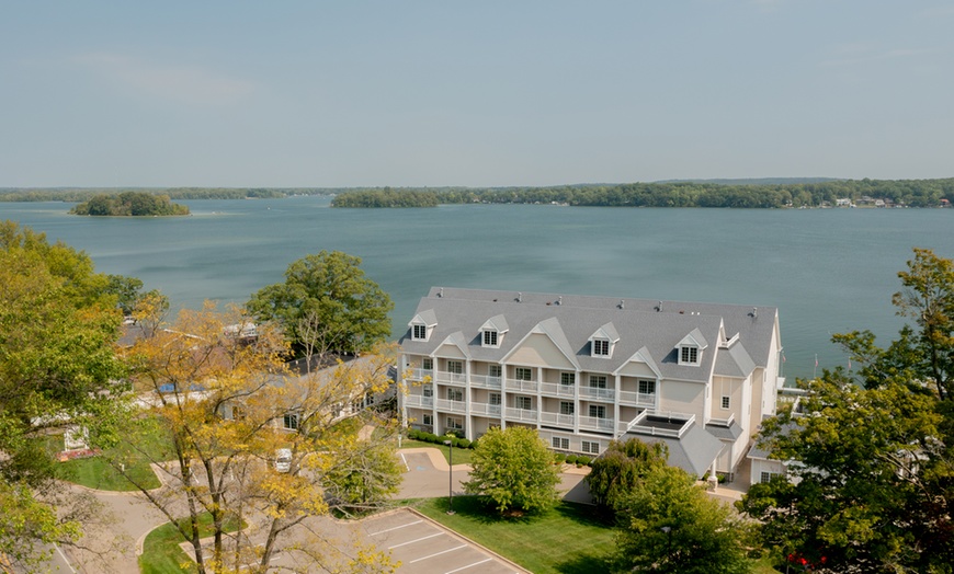 Image 29: Lakeside Resort in the Michigan With Breakfast & Scenic Views