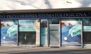Aparat ortodontyczny metalowy lub porcelanowy dla pięknego uśmiechu
