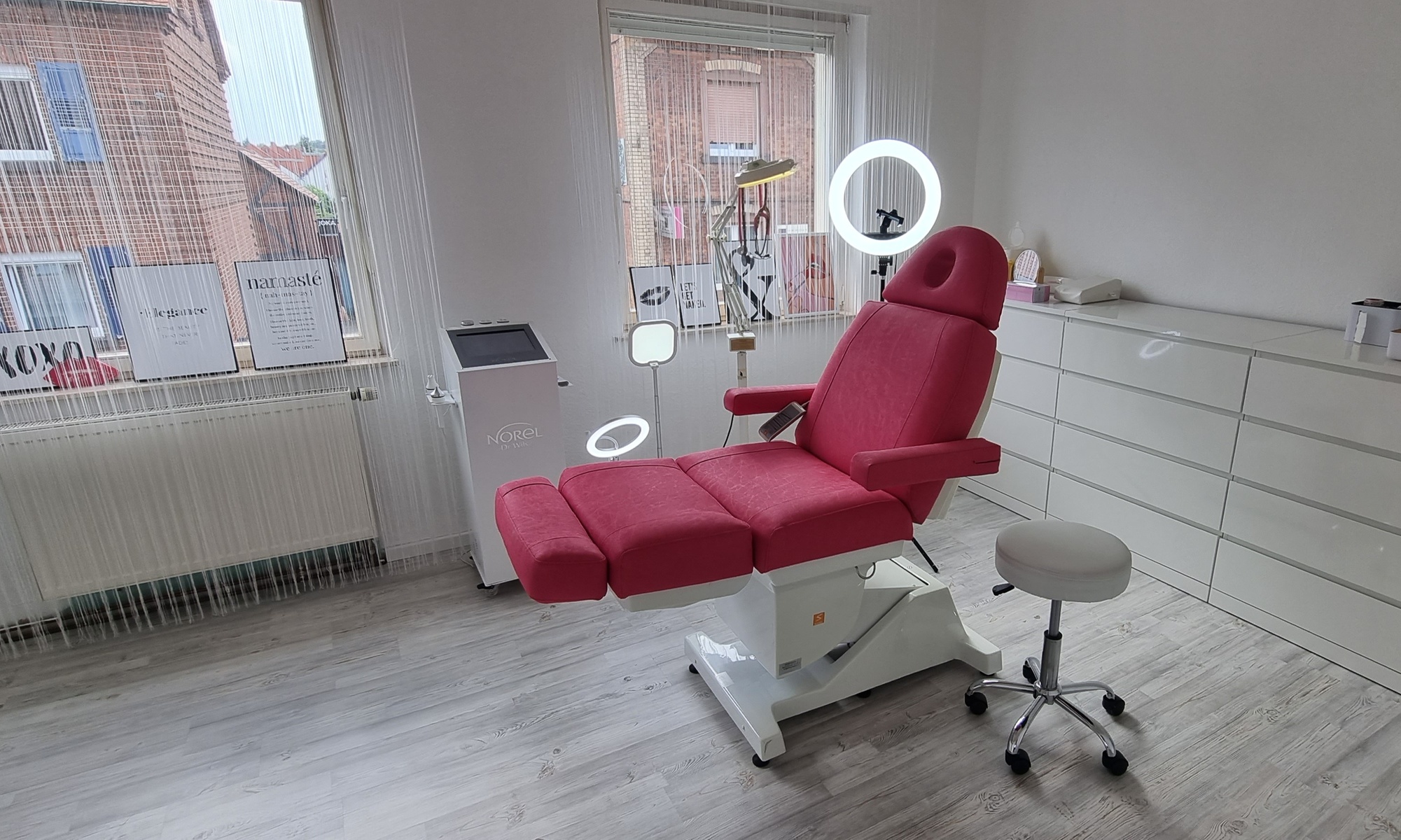 Faden-Lifting-Behandlung