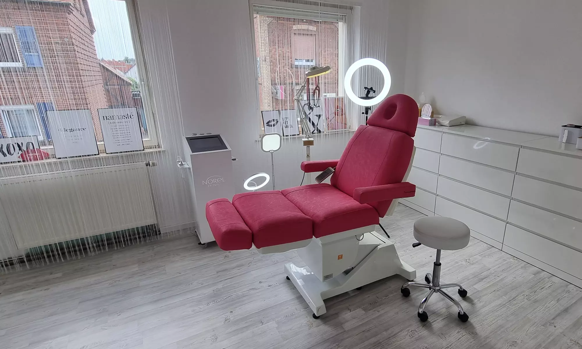 Faden-Lifting-Behandlung