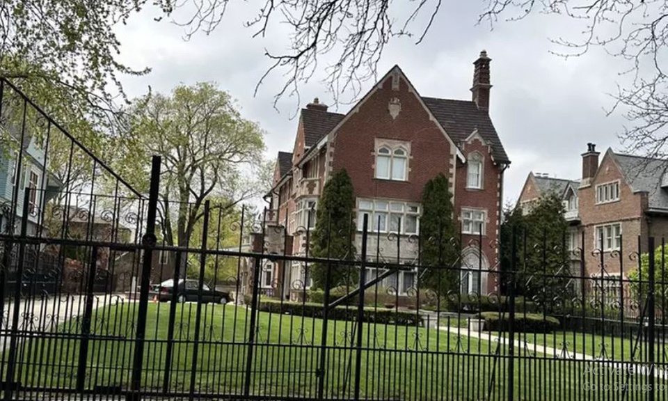 Up to 50% Off on City Tour at Chicago Personal Neighborhood Tour