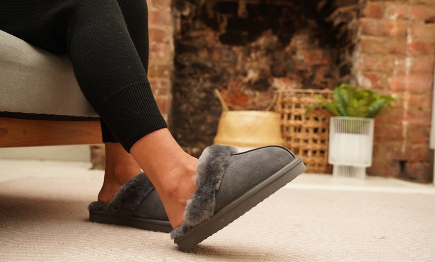 Image 3: Redfoot Ladies Sheepskin Slippers