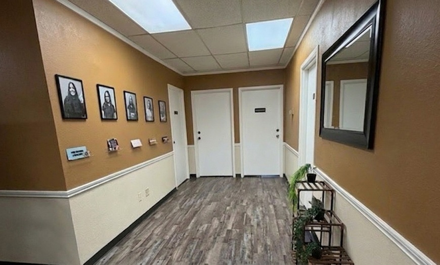 Image 3: Relax with 1x, 2x, or 3x Custom/Therapeutic Massages (60-Minutes Each)