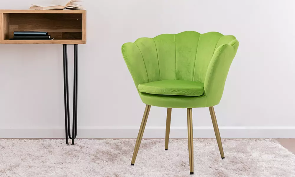 Fauteuil "Maddina" effet velours en forme de coquille