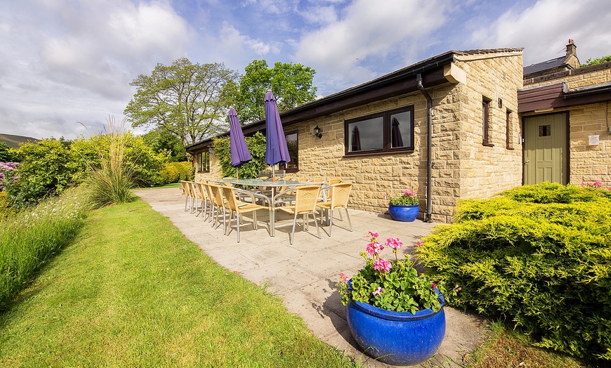 Image 2: Self-Catering Lodge Stay in the Peak District