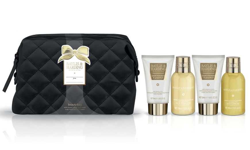 Image 3: Baylis & Harding Wash Bag Sets