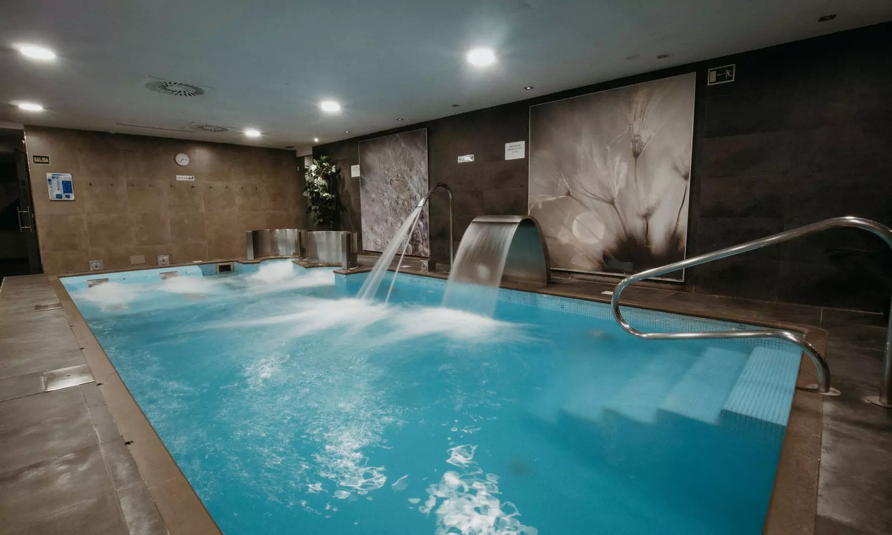 Circuito spa y masaje relajante en Azz Hotel Langre Spa