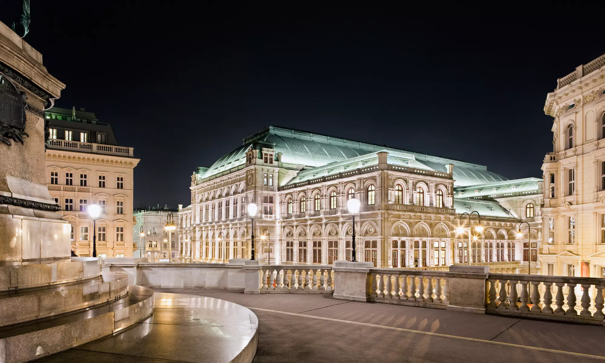 ✈ 8-Day Prague, Vienna Vacation with Croisi Europe Cruise and Air