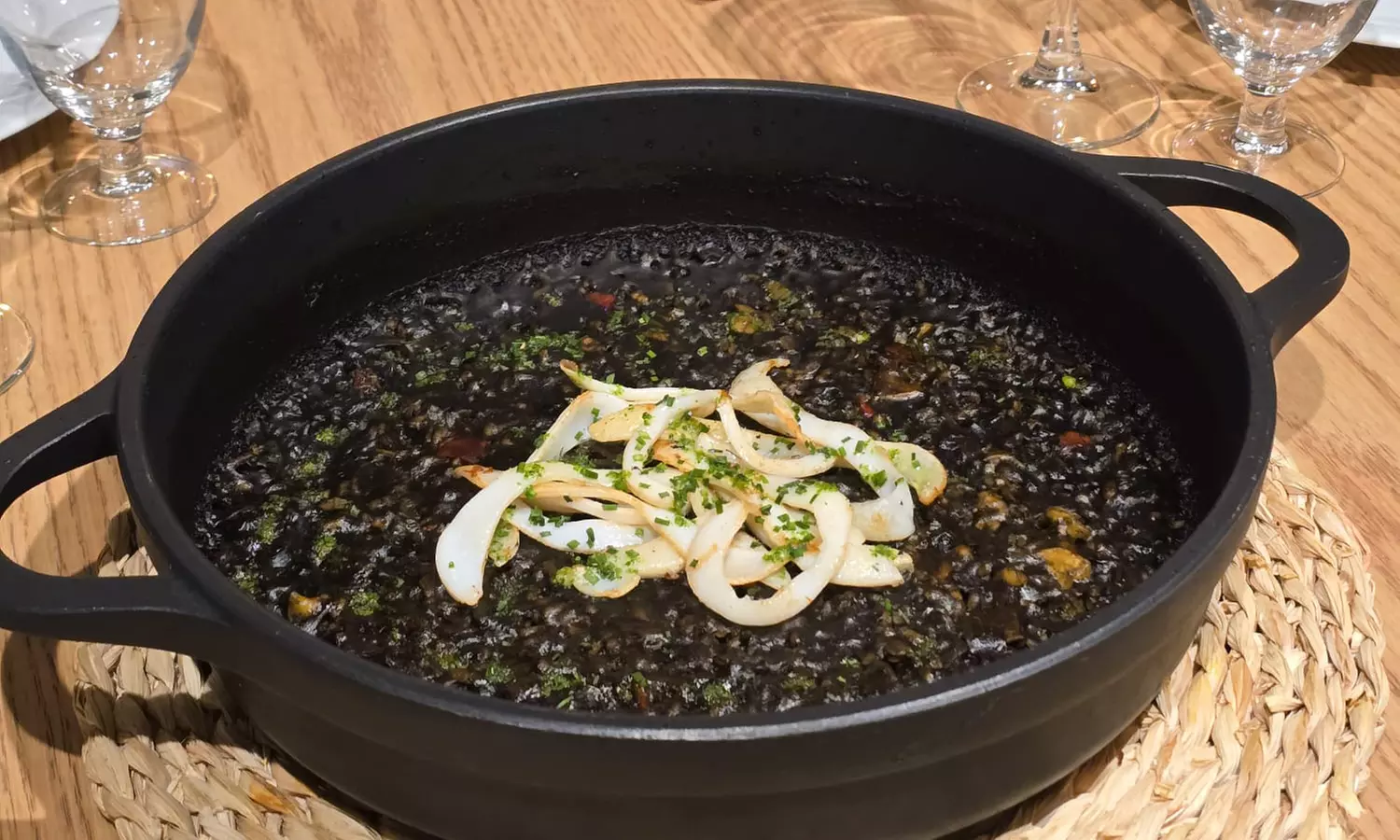 Menú para 2 o 4 personas con entrantes a compartir, principales y vino