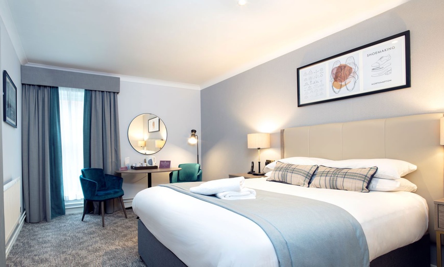 Image 2: Nottinghamshire: 4* Double or Superior Room for Two with Breakfast and Dinner Credit