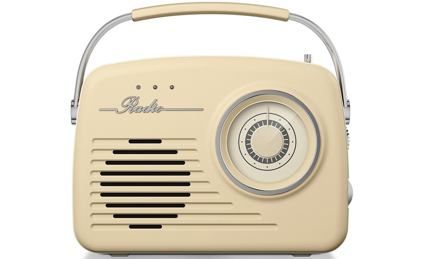 Image 4: Akai AM/FM Retro Radio