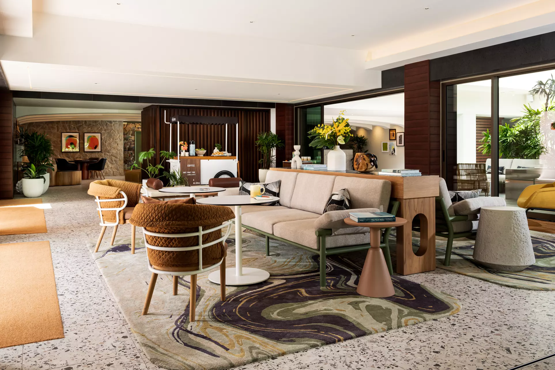 Exclusive Rates: Luxurious Hotel on Kuhio Avenue