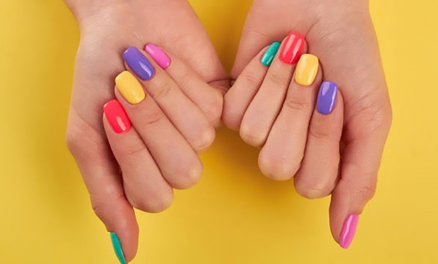 Image 4: ¡Uñas radiantes para todo lo que te traes entre manos!