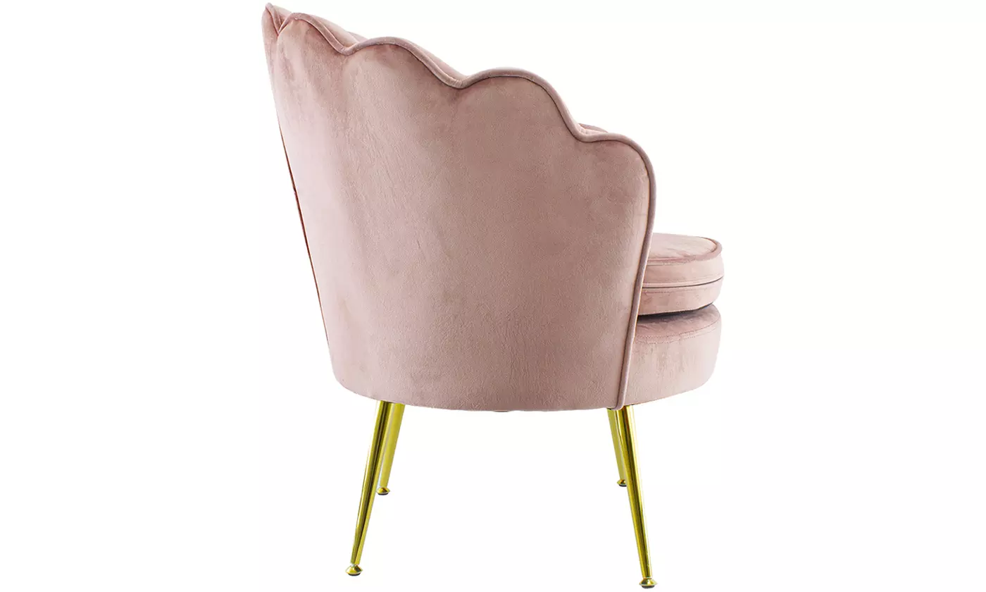 Poltrona con schienale a conchiglia