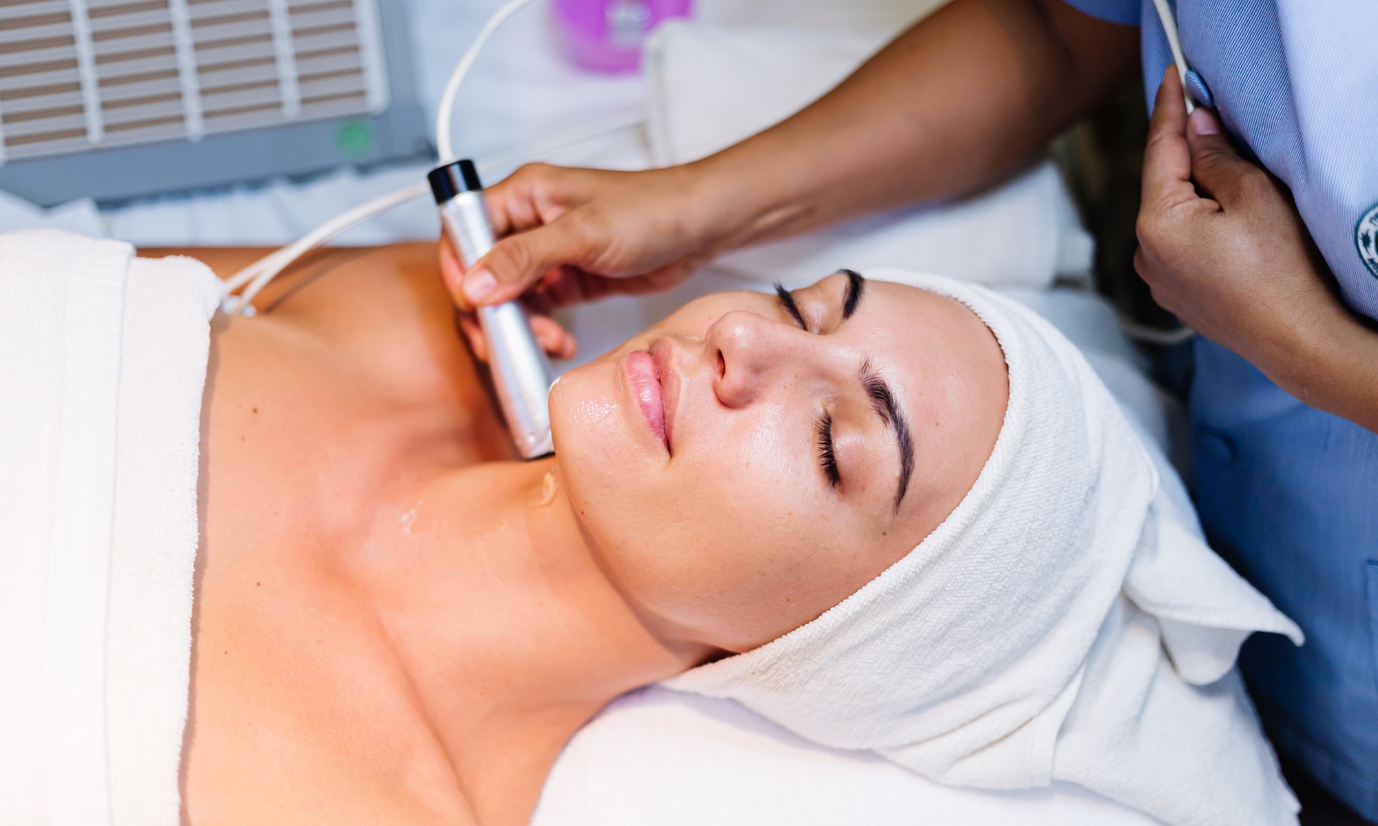 Limpieza facial con radiofrecuencia, microdermoabrasión y mascarilla