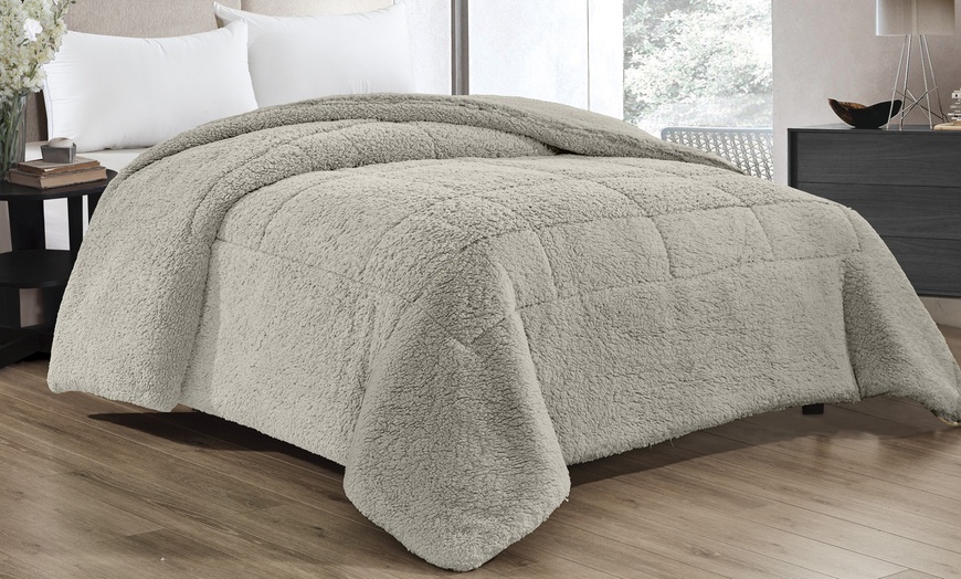 Image 4: Couette en flanelle Sherpa 250 x 250 cm