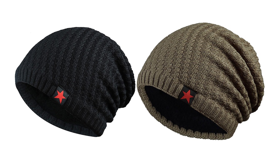 Image 8: Gorro invernal con diseño tejido y decoración de estrella