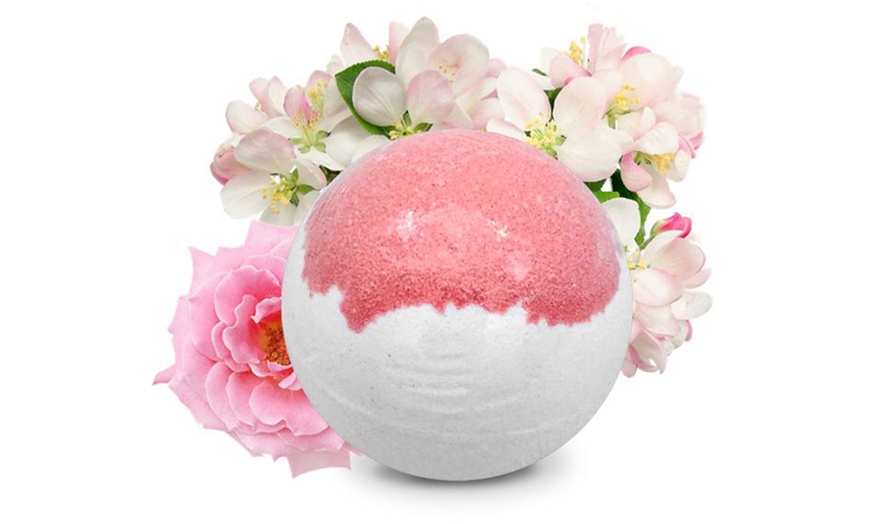 Image 6: Six Scented Bath Bombs