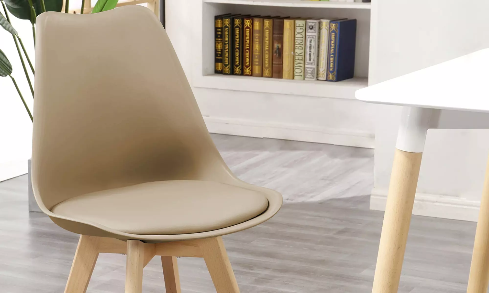 Set di 4 sedie stile nordico