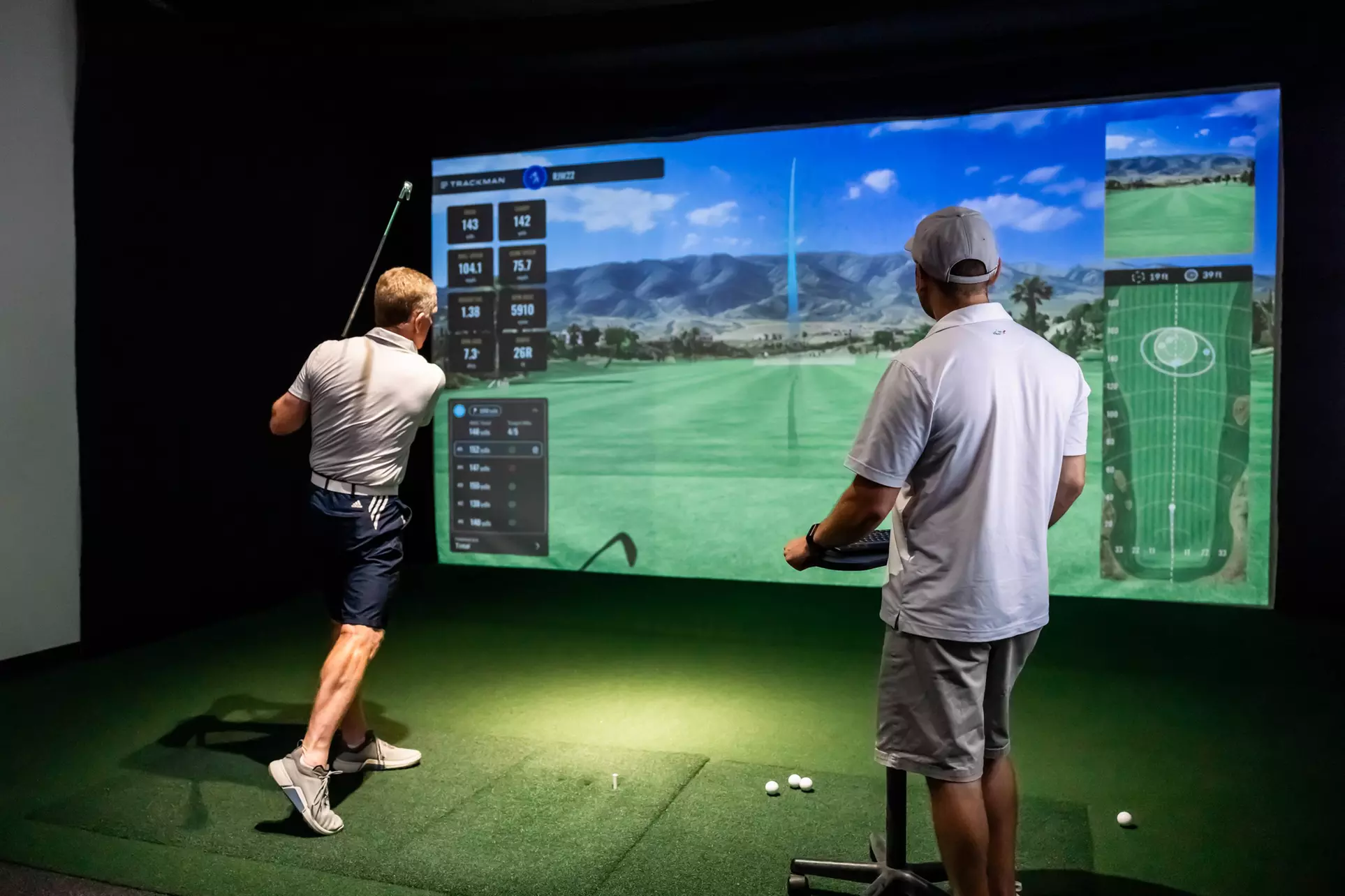 Experience GolfCave: Choose 1 or 2 Hours of Indoor Golf Fun!