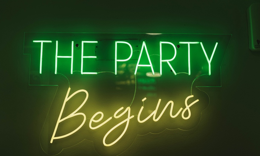 Image 11: Acceso a resort con fiesta, DJ, gogós, pool party y consumiciones