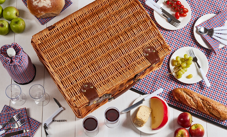 Image 11: Picnic Hamper