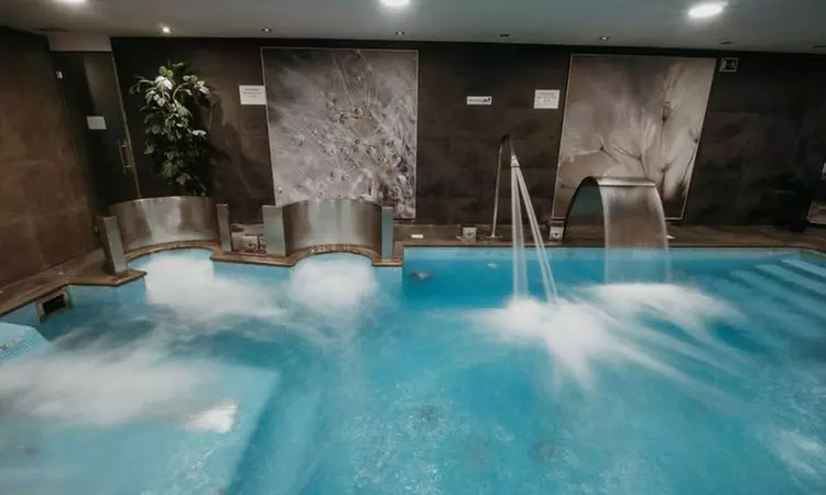 Circuito spa y masaje relajante en Azz Hotel Langre Spa