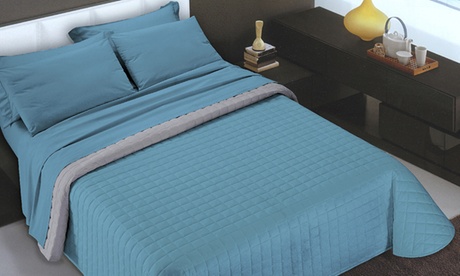 Copriletto bicolore disponibile in 3 misure e 5 colori