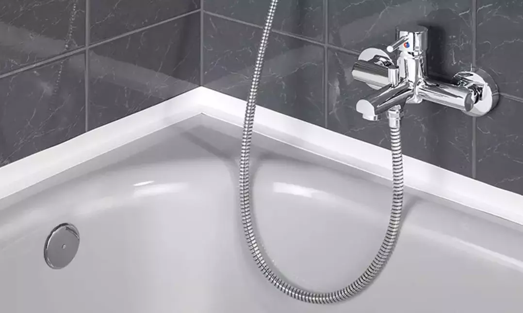 1 o 2 rotoli di nastro adesivo multiuso