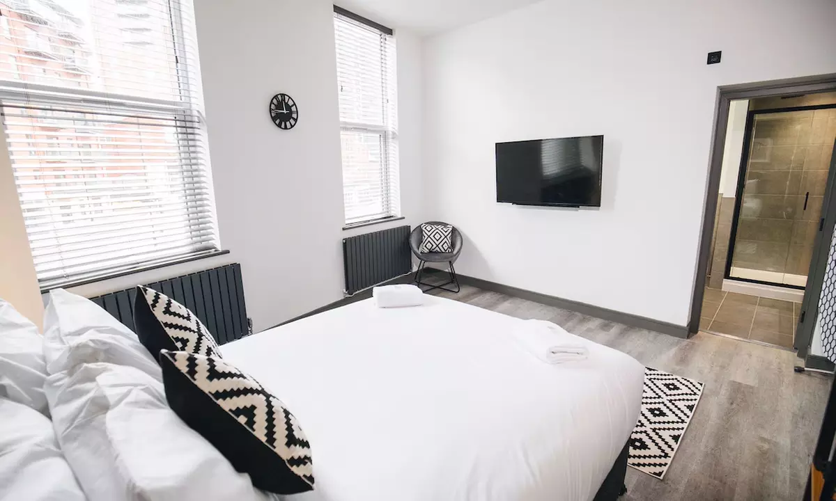 Manchester: One Night w/Breakfast, Optional Bottle of  Prosecco&Dinner