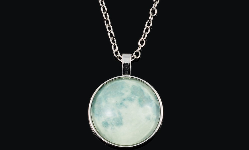 Image 6: Glow-in-the-Dark Moon Necklace