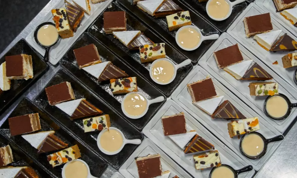 2-Hour Friday Lunch Cruise: Three-Course Banquet Lunch Meal and Drinks