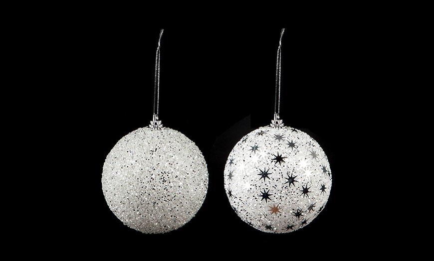 Image 4: Deluxe Christmas Baubles Set