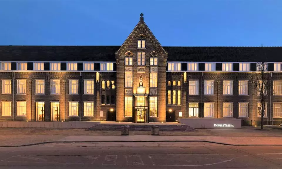 Sittard : chambre Deluxe Queen  avec pdj ou demi-pension pour 2 personnes au DoubleTree by Hilton Sittard - Primary Image