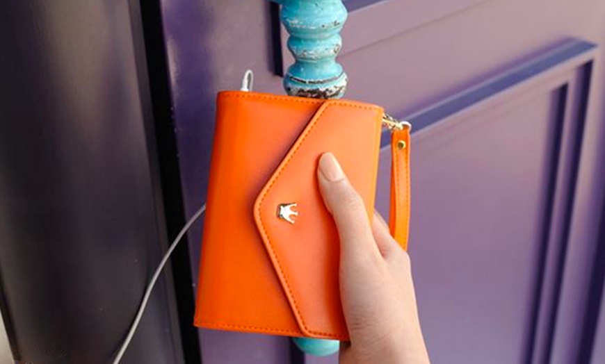 Image 8: Smart Purse for Phone and Money