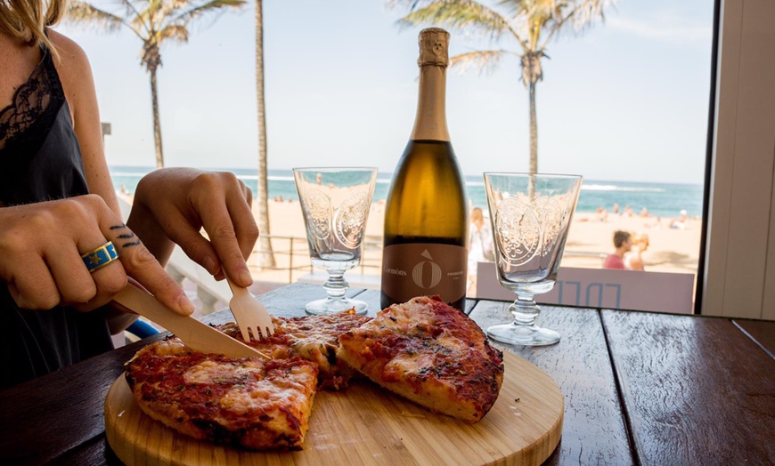 Image 2: Menú de pizza con alquiler de hamaca y sombrilla en Raffocaccia