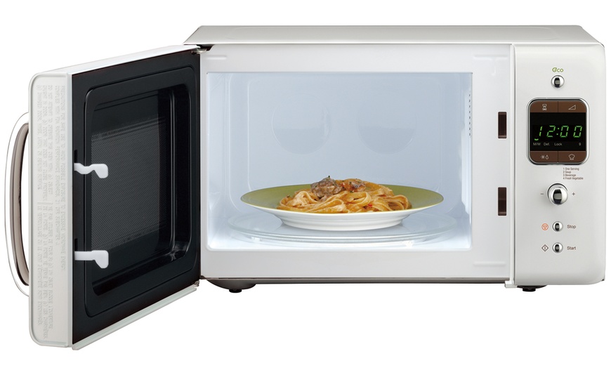 Image 23: Daewoo 800W Retro Microwave