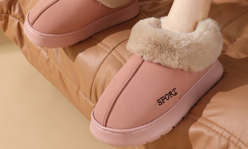 Image 8: Padded furry non-slip shoes