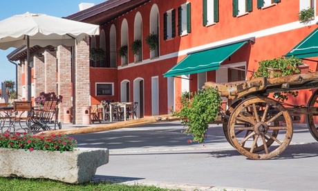 Menu gourmet da 3 portate, con dolce e vino, per 2 o 4 persone, alla Trattoria Da Vittoria (sconto fino a 41%)