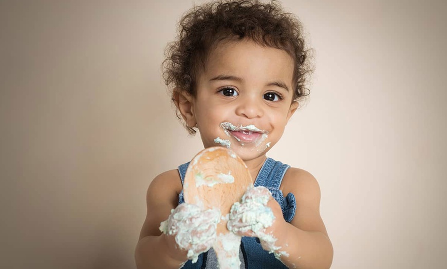 Image 6: Cake Smash Photoshoot