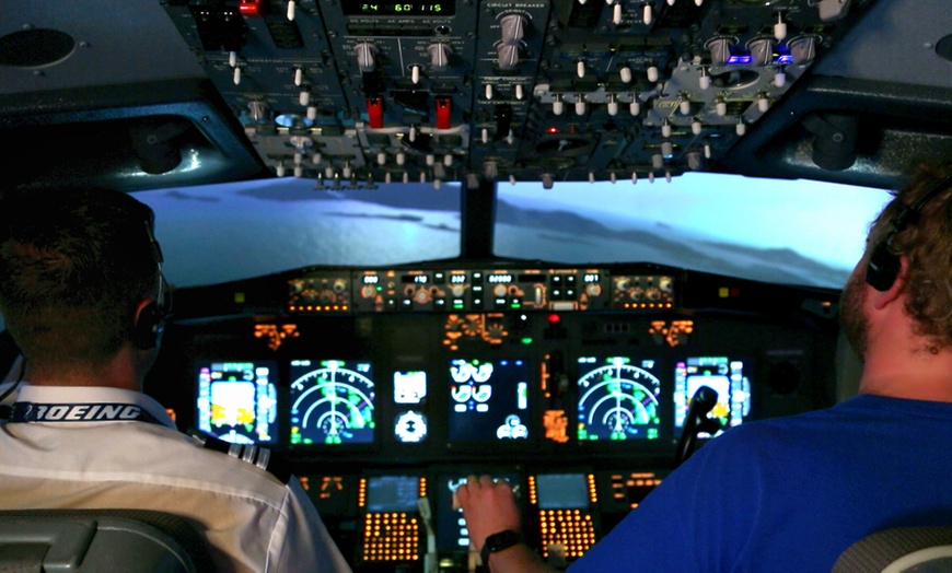 Image 7: Boeing 737 Simulator Experience