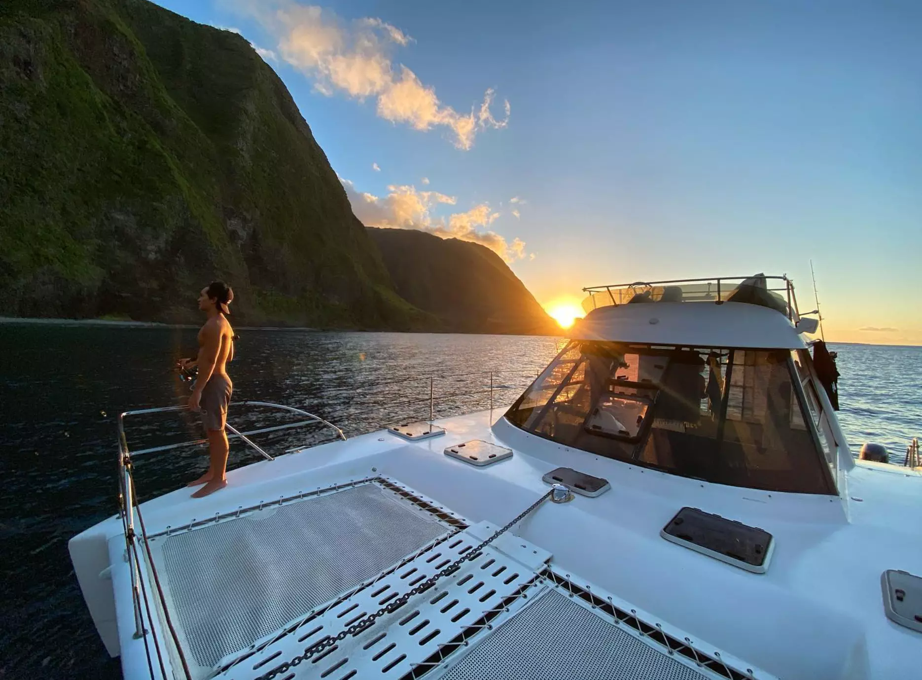 Experience the Wonders of Hawaii's Pristine Waters!