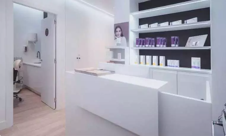 Tratamiento facial con láser en Sapphira Prive Madrid centro
