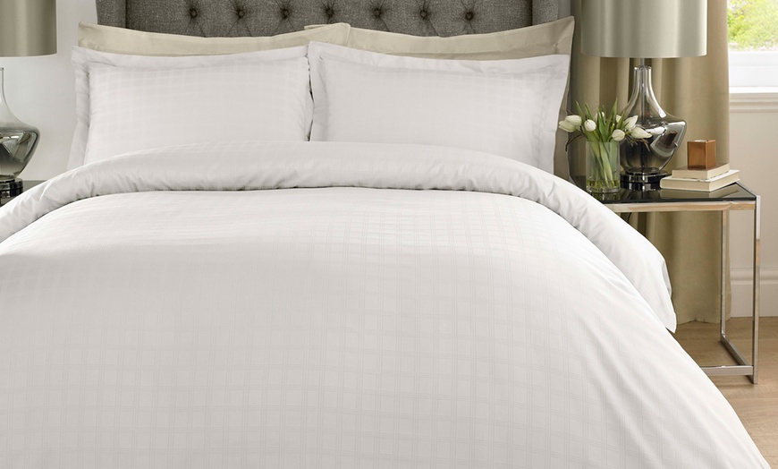 Image 9: 400TC Satin Check Duvet Cover Set