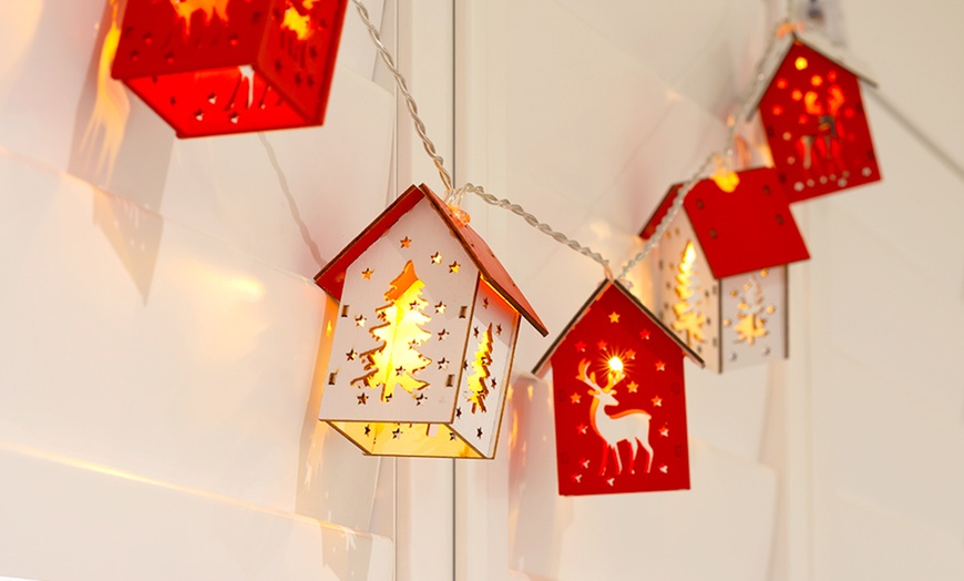 Image 7: One, Two or Four Sets of 10-LED Red and White Christmas House Lights